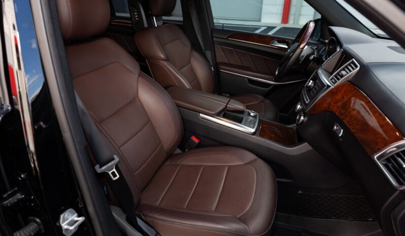 
								2013 Mercedes-Benz GL550 4MATIC full									