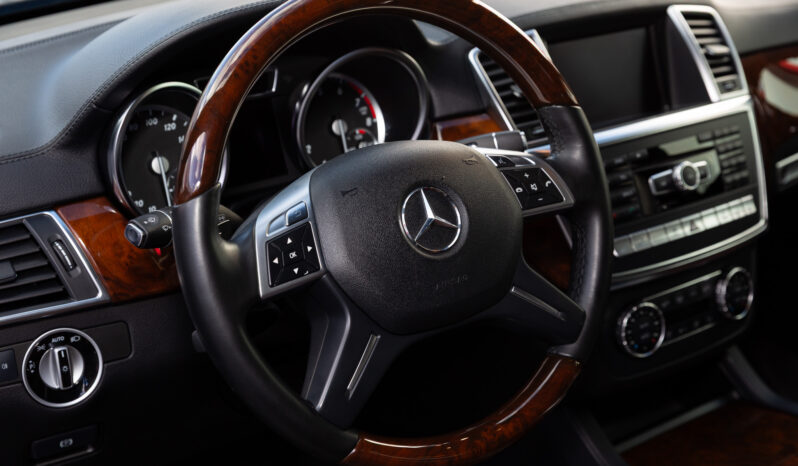 
								2013 Mercedes-Benz GL550 4MATIC full									