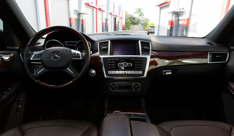 
								2013 Mercedes-Benz GL550 4MATIC full									