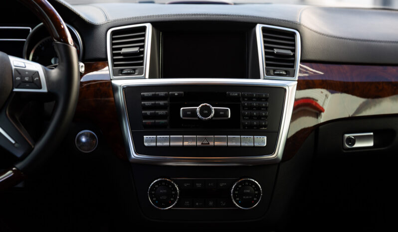 
								2013 Mercedes-Benz GL550 4MATIC full									