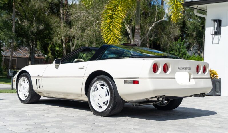 
								1988 Chevrolet Corvette Coupe 35th Anniversary Edition 4-Speed full									