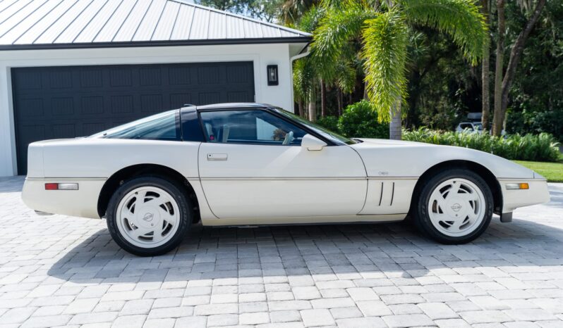
								1988 Chevrolet Corvette Coupe 35th Anniversary Edition 4-Speed full									