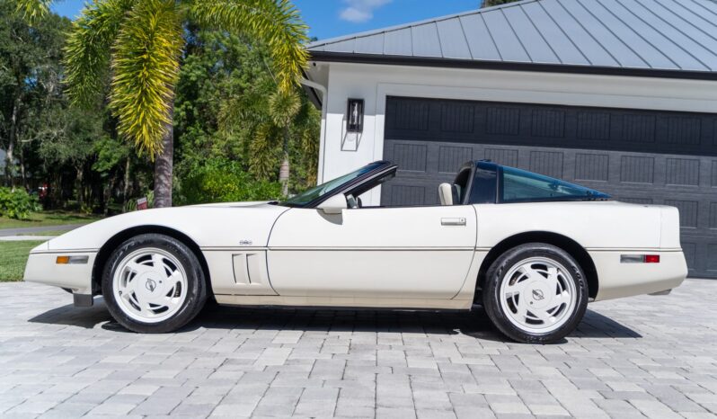 
								1988 Chevrolet Corvette Coupe 35th Anniversary Edition 4-Speed full									