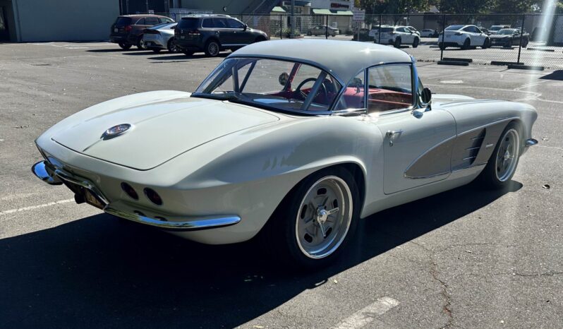 1961 Chevrolet Corvette 6-Speed 1
