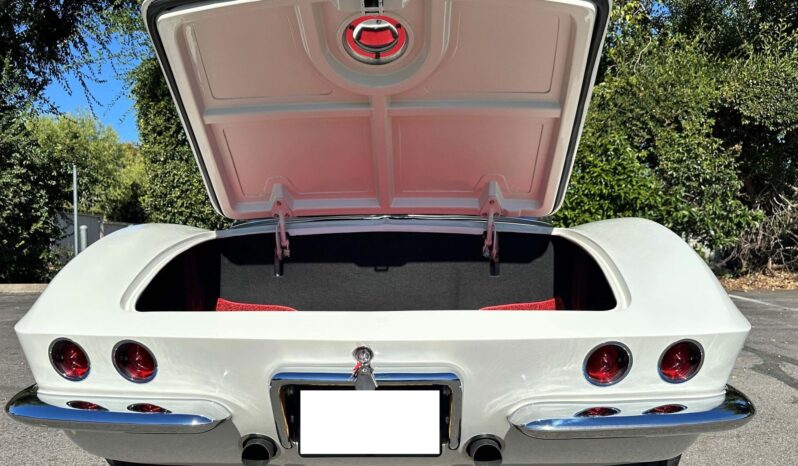 
								1961 Chevrolet Corvette 6-Speed full									