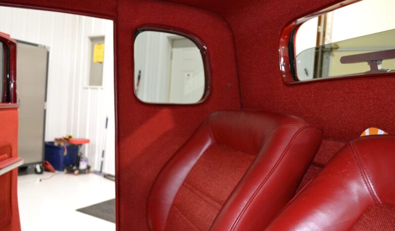 
								1932 Ford 5-Window Coupe 5-Speed full									