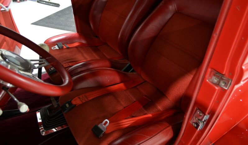 
								1932 Ford 5-Window Coupe 5-Speed full									