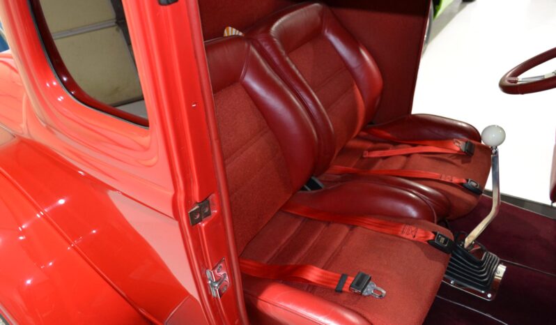 
								1932 Ford 5-Window Coupe 5-Speed full									