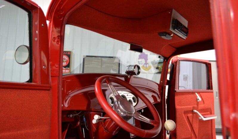 
								1932 Ford 5-Window Coupe 5-Speed full									