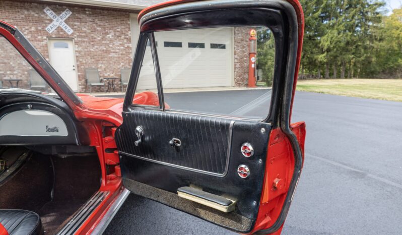 
								1963 Chevrolet Corvette Split-Window Coupe full									