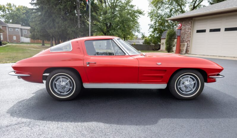
								1963 Chevrolet Corvette Split-Window Coupe full									