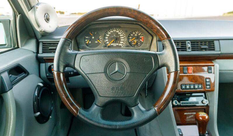 
								1993 Mercedes-Benz 400E AMG 4.2 full									