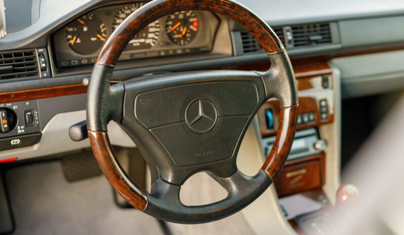 
								1993 Mercedes-Benz 400E AMG 4.2 full									