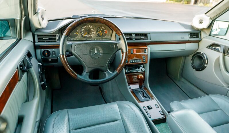 
								1993 Mercedes-Benz 400E AMG 4.2 full									