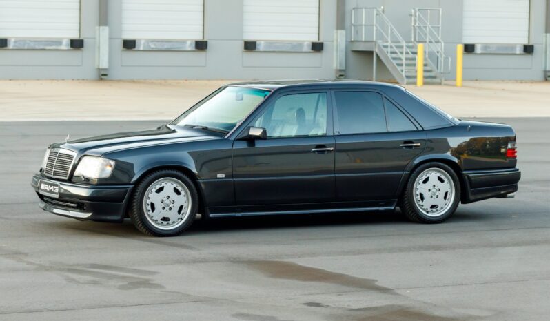 
								1993 Mercedes-Benz 400E AMG 4.2 full									