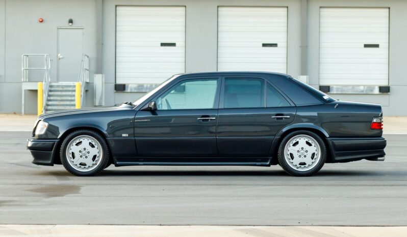 
								1993 Mercedes-Benz 400E AMG 4.2 full									