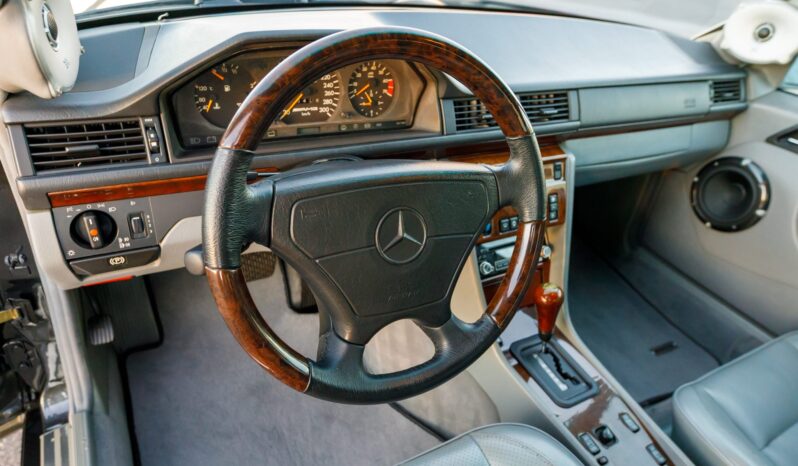 
								1993 Mercedes-Benz 400E AMG 4.2 full									