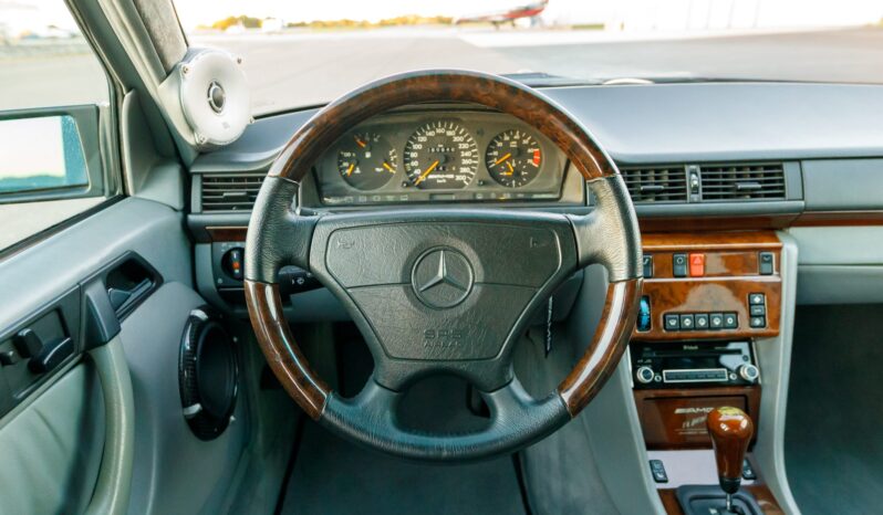 
								1993 Mercedes-Benz 400E AMG 4.2 full									