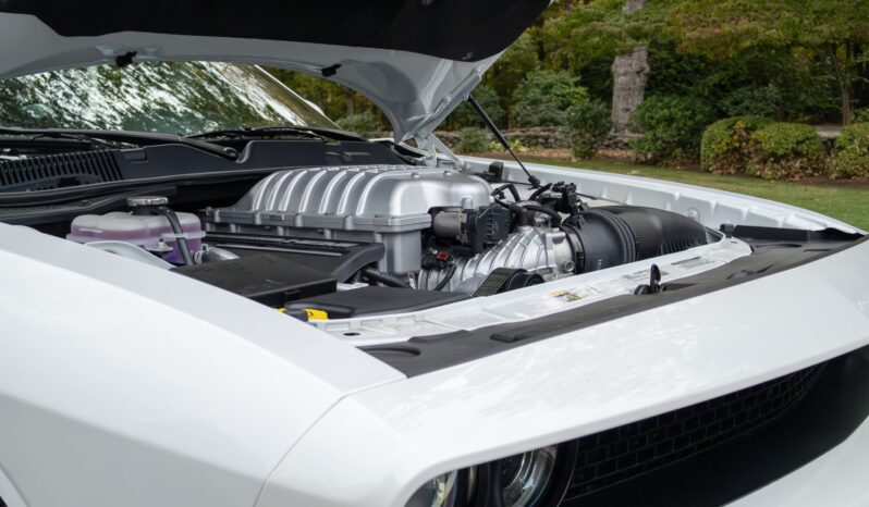 								2015 Dodge Challenger SRT Hellcat 6-Speed full									