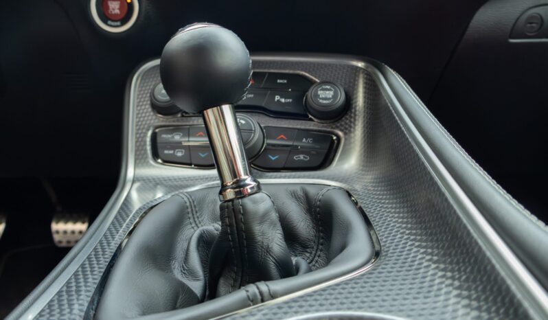 								2015 Dodge Challenger SRT Hellcat 6-Speed full									