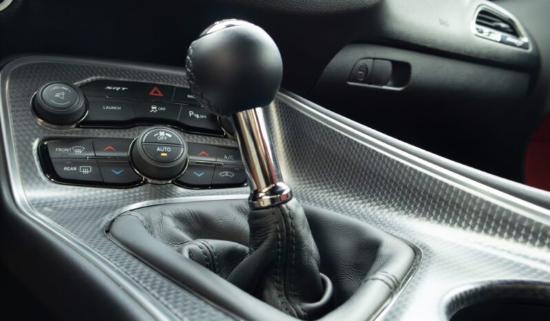 								2015 Dodge Challenger SRT Hellcat 6-Speed full									