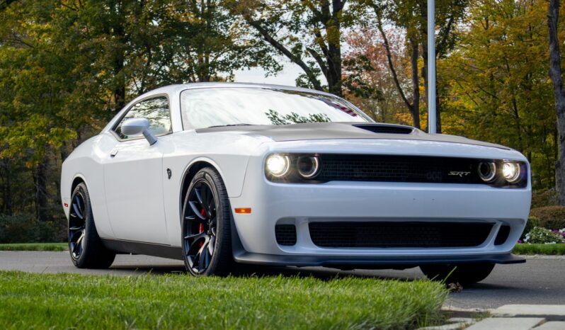 								2015 Dodge Challenger SRT Hellcat 6-Speed full									