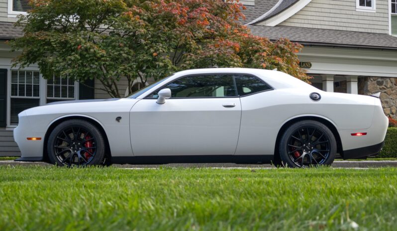 								2015 Dodge Challenger SRT Hellcat 6-Speed full									