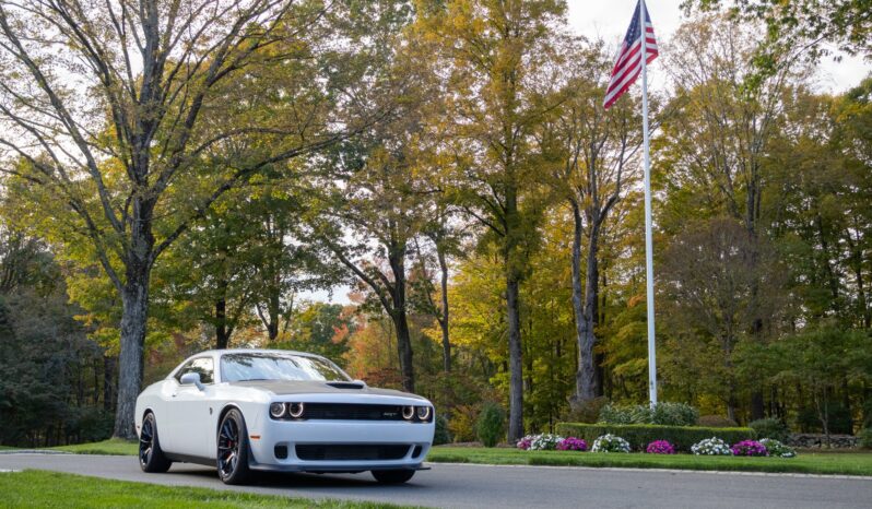 								2015 Dodge Challenger SRT Hellcat 6-Speed full									