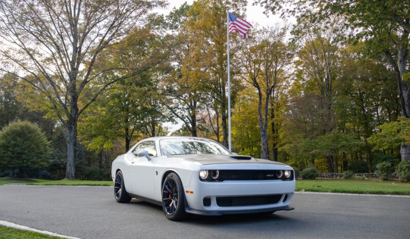 								2015 Dodge Challenger SRT Hellcat 6-Speed full									