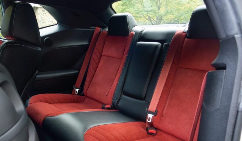 								2015 Dodge Challenger SRT Hellcat 6-Speed full									