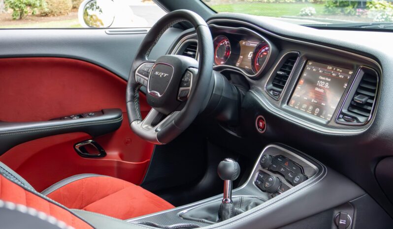 								2015 Dodge Challenger SRT Hellcat 6-Speed full									