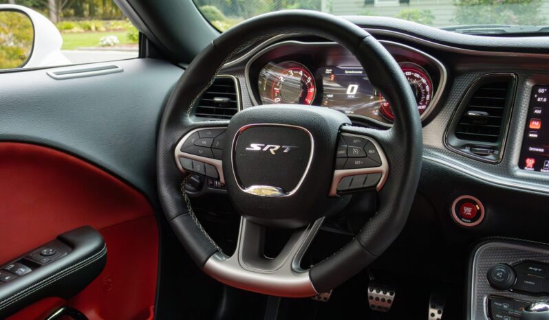 								2015 Dodge Challenger SRT Hellcat 6-Speed full									