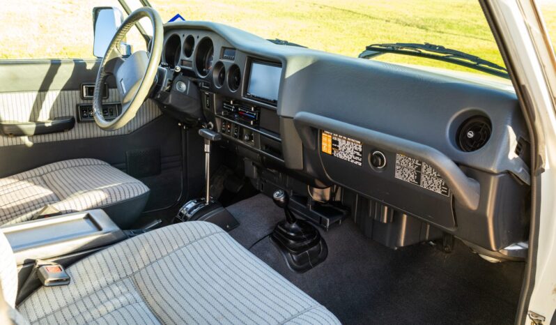 								1990 Toyota Land Cruiser FJ62 full									