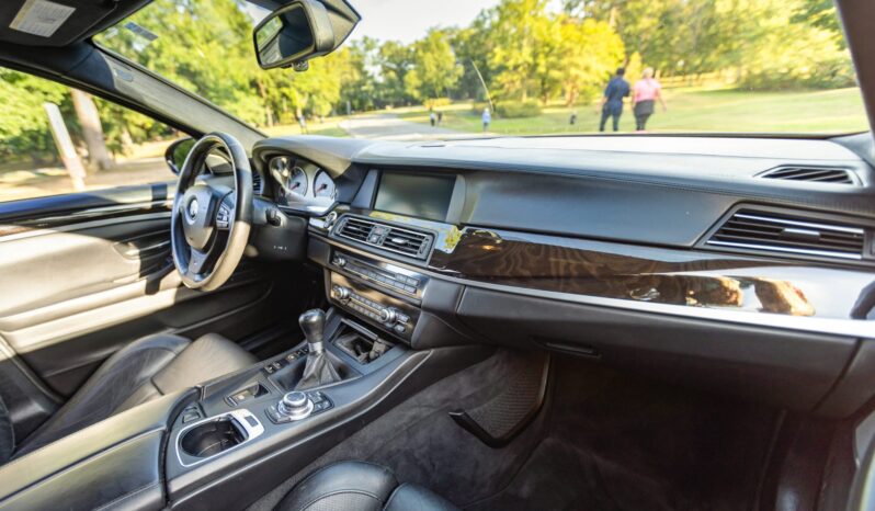 								2013 BMW M5 6-Speed full									