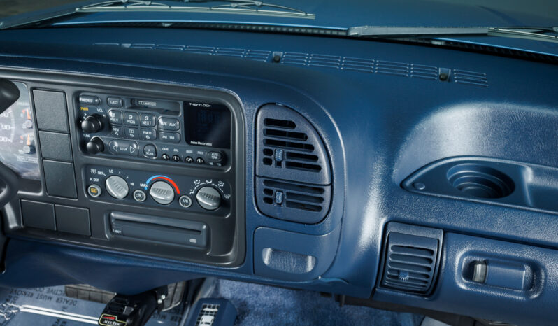 								1995 Chevrolet Tahoe LT 4×4 full									