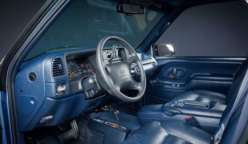 								1995 Chevrolet Tahoe LT 4×4 full									