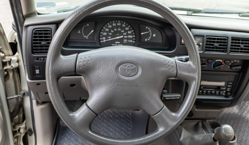 								2004 Toyota Tacoma 4×4 5-Speed full									