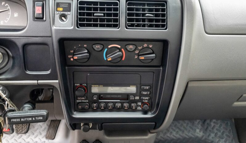 								2004 Toyota Tacoma 4×4 5-Speed full									