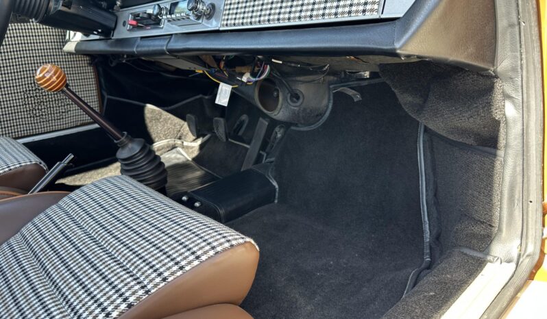 								1972 Porsche 911T Coupe 5-Speed full									