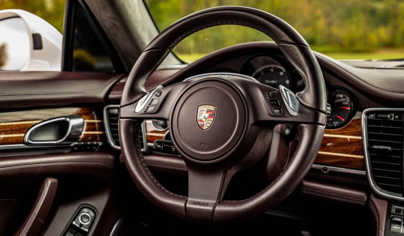								2012 Porsche Panamera Turbo full									