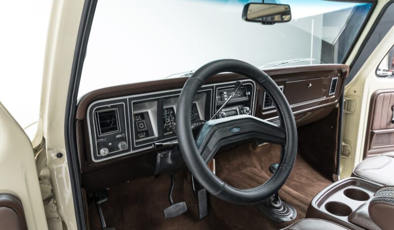 								1978 Ford Bronco Custom 400 full									