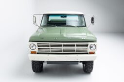 1971 Ford F-250 Sport Custom Highboy 4×4 4-Speed