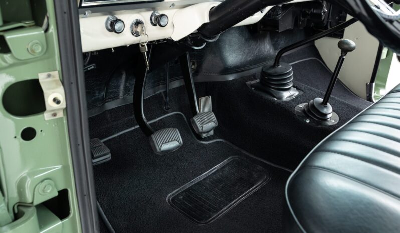 								1971 Ford F-250 Sport Custom Highboy 4×4 4-Speed full									