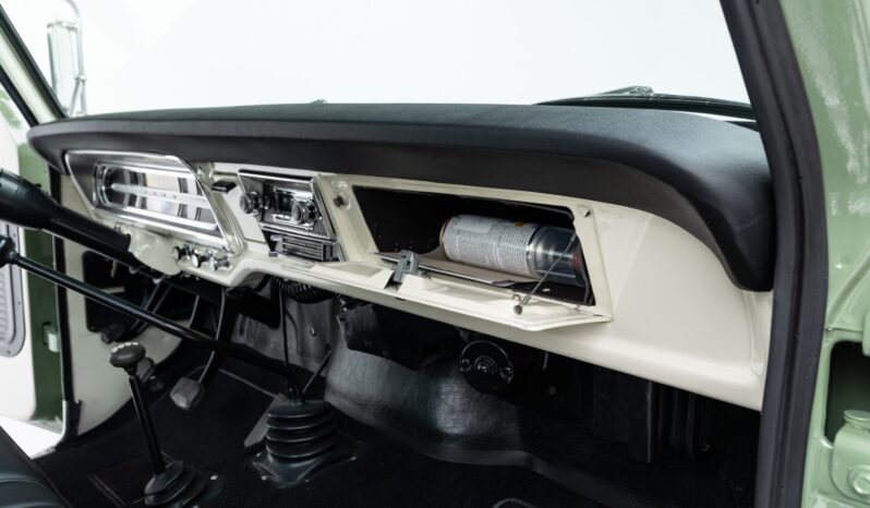 								1971 Ford F-250 Sport Custom Highboy 4×4 4-Speed full									