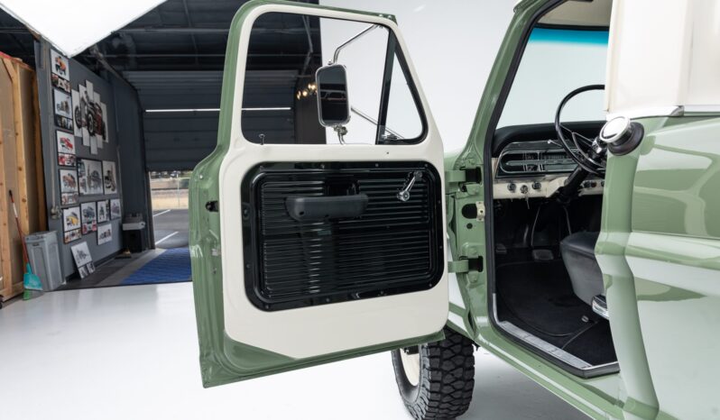 								1971 Ford F-250 Sport Custom Highboy 4×4 4-Speed full									