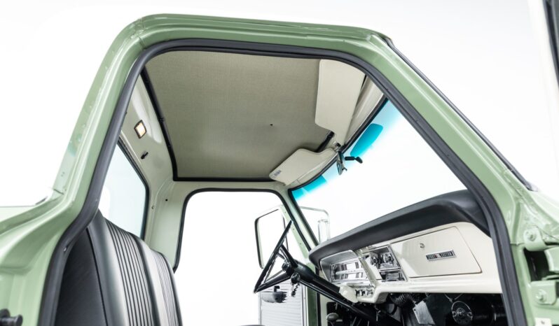 								1971 Ford F-250 Sport Custom Highboy 4×4 4-Speed full									