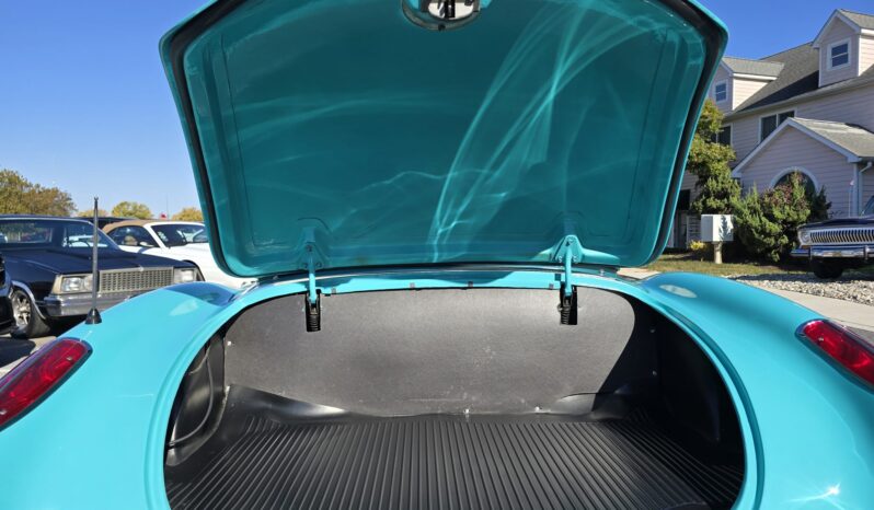 								1960 Chevrolet Corvette 5-Speed full									