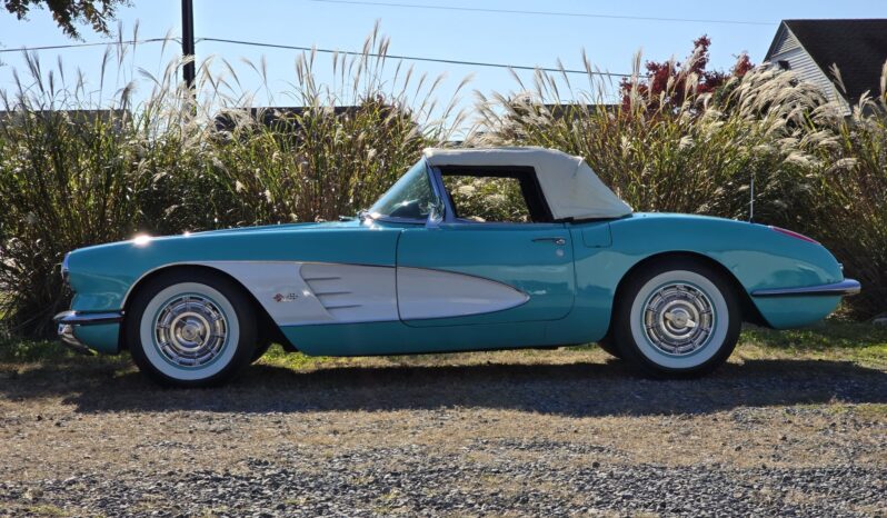 								1960 Chevrolet Corvette 5-Speed full									