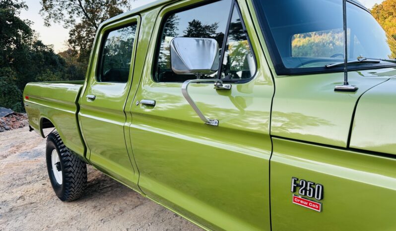 								1974 Ford F-250 Custom Crew Cab Highboy 4×4 full									