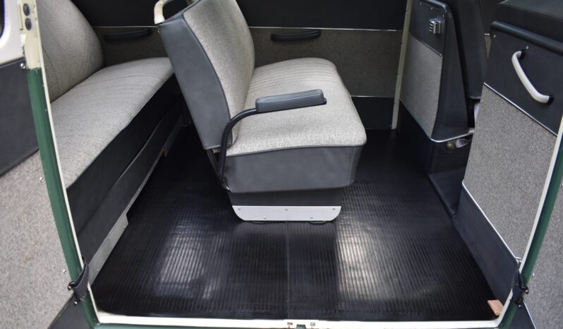 								1967 Volkswagen Type 2 Deluxe 21-Window full									